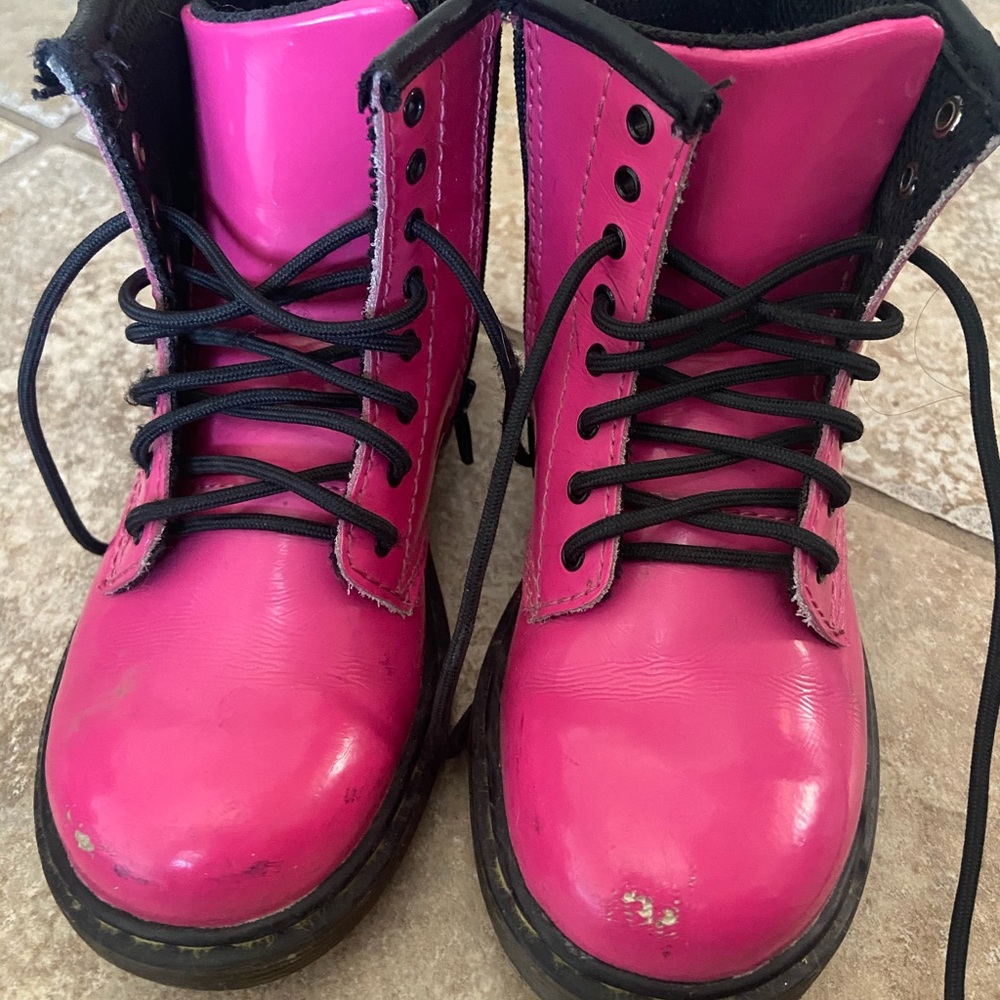 Kids pink brooklee Dr. Martens